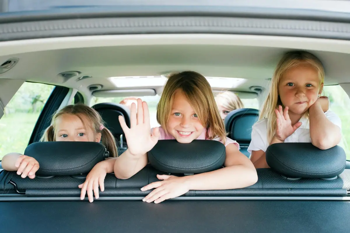 10 Ideas fáciles para jugar con los niños en el coche. - Poder Mamá